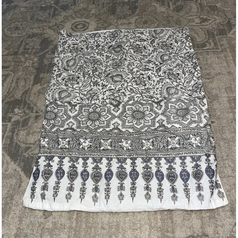 One Pottery Barn‎ Gray/White Standard Pillow Sham